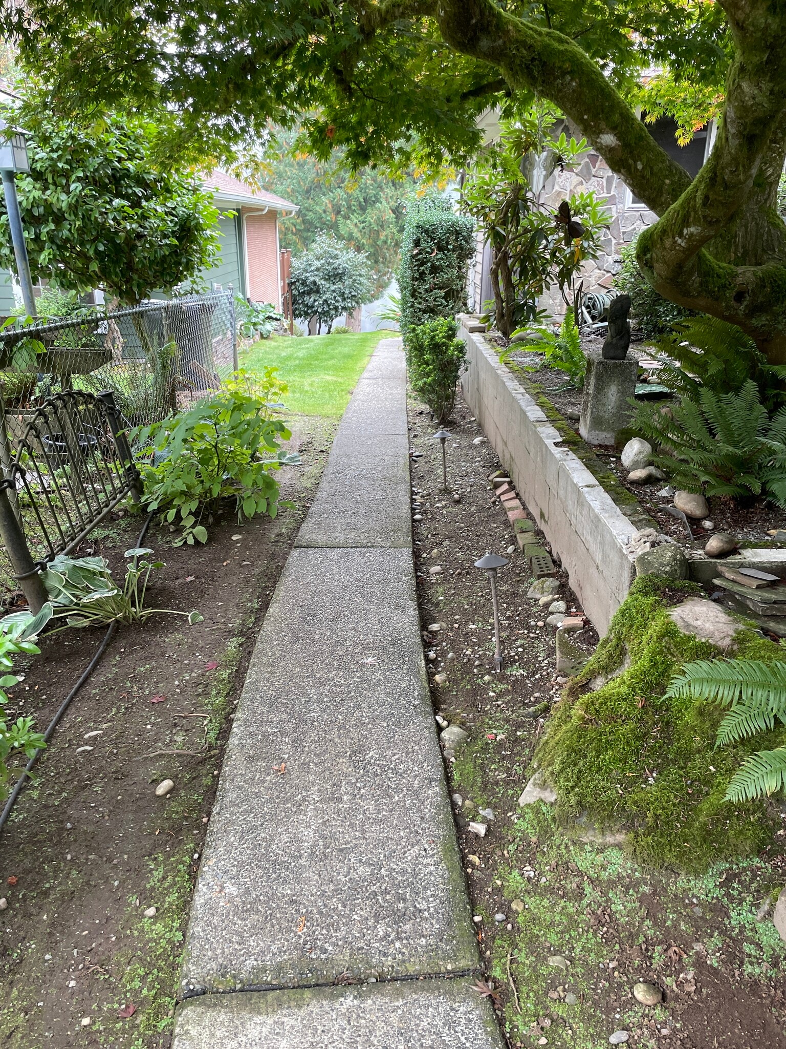 Walkway to the unit - 14646 196th Ave SE