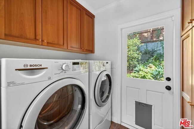 Building Photo - 1515 Rendall Pl