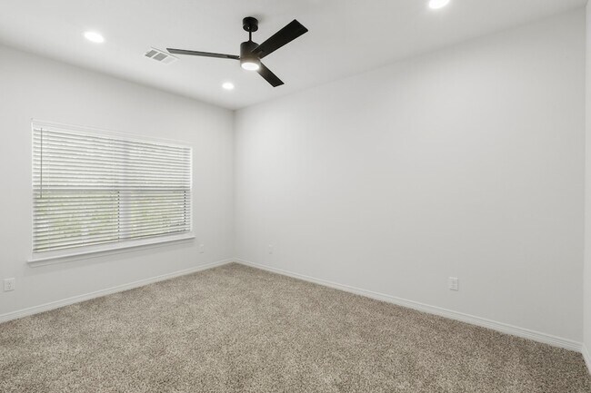 Building Photo - 228 Richards St