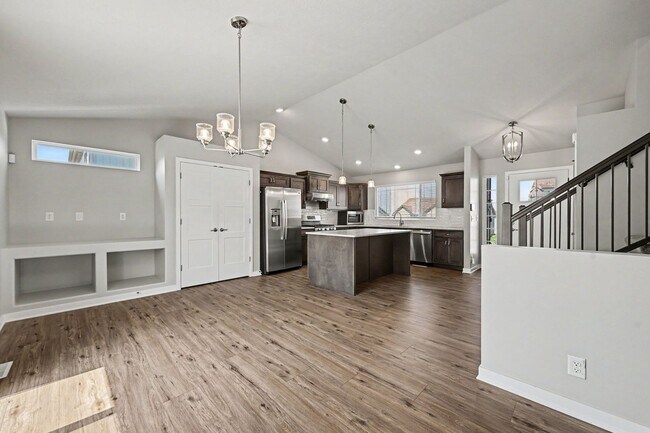 Building Photo - 17009 Huntington Ave