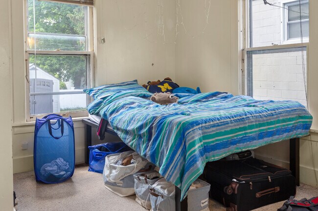 Building Photo - 123 Adams St