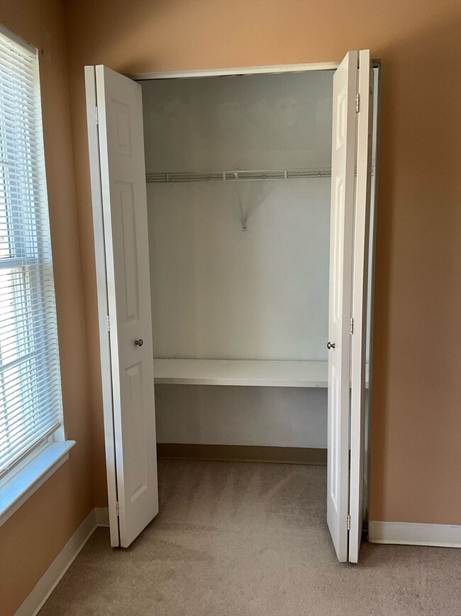 Building Photo - 15 Windsor Ct