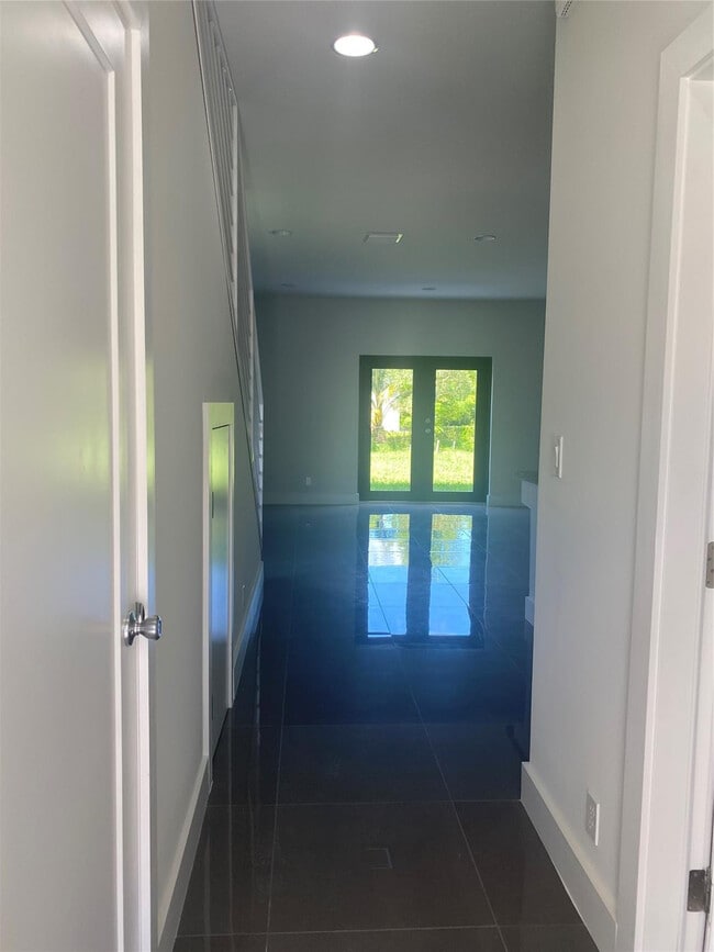 Building Photo - 5615 Polk St