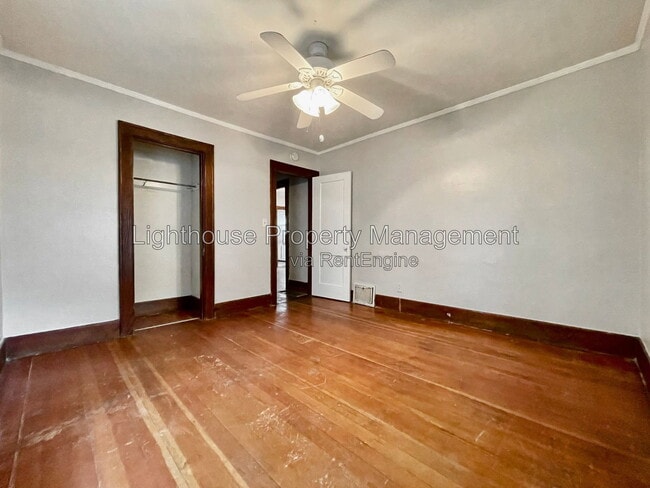 Building Photo - 839 W Larch Ave