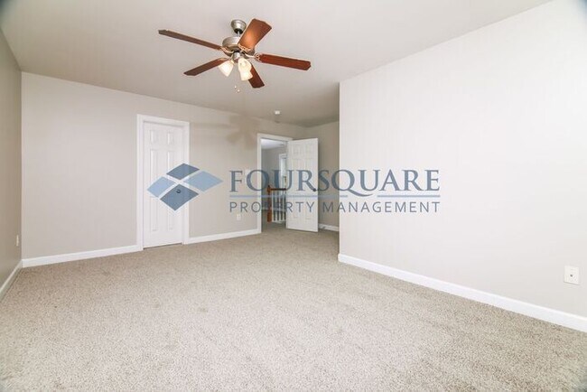 Building Photo - End Unit Townhome| 2nd Floor Loft Space | ...