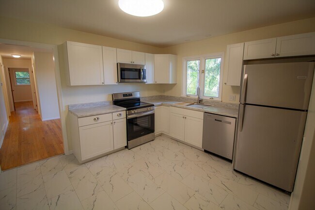 Building Photo - 57 Sherwood Dr