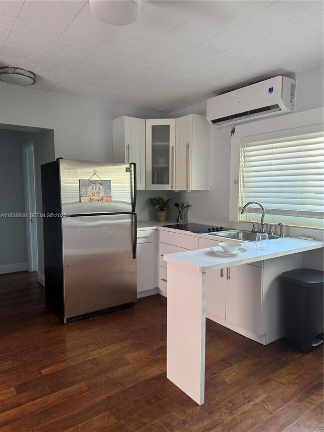 Building Photo - 323 New Mexico St