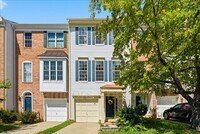 Building Photo - 2447 Clover Field Cir