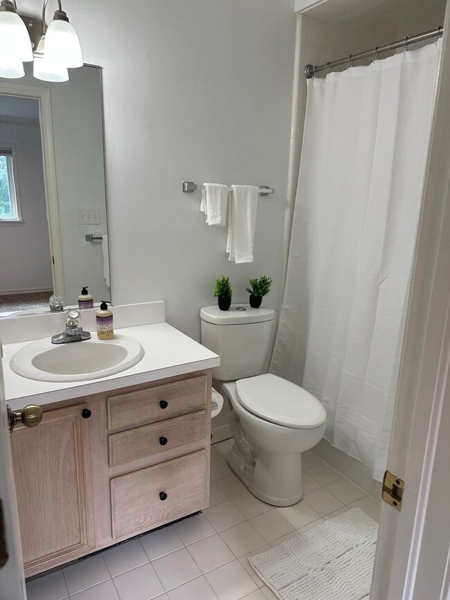 Building Photo - Just Renovated 1,300 SQ' Duplex Across from Woodward Park