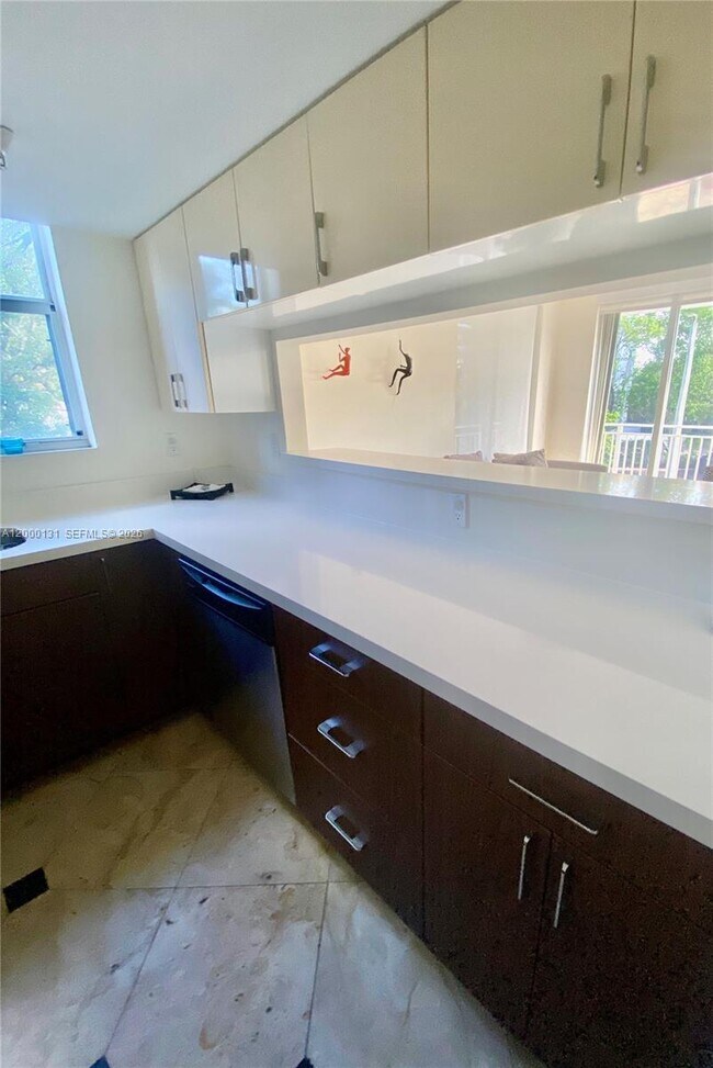 Building Photo - 16590 NE 26th Ave