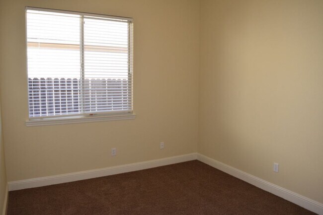Building Photo - 2768 Westview Dr