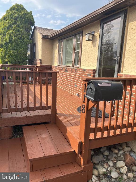 Building Photo - 118 W Lehman Ave