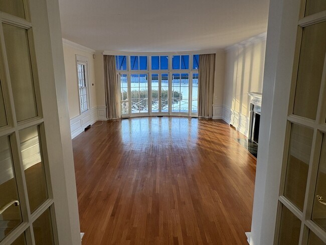 Building Photo - 700 Steamboat Rd