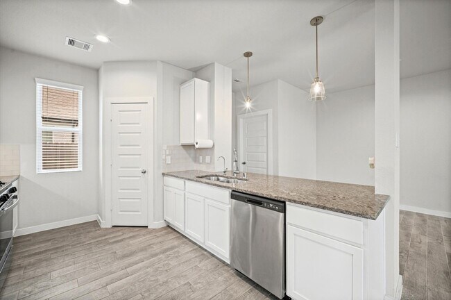 Building Photo - 144 Shining Pt Dr