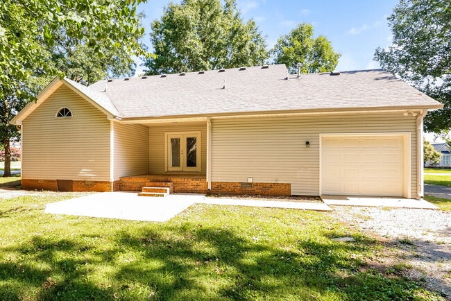 Building Photo - 1002 Esquire Ct