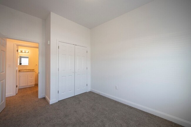 Building Photo - 2 S Grove St