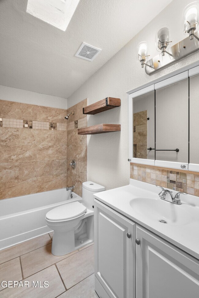 Building Photo - 3977 Las Casitas Dr