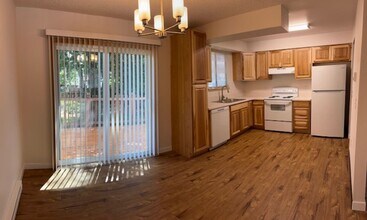 Building Photo - 1324