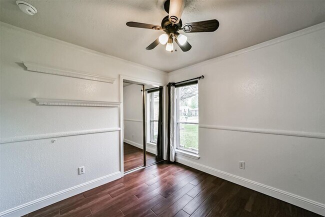 Building Photo - 8131 Split Oak Dr
