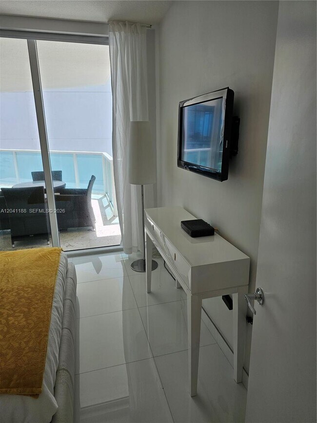 Building Photo - 150 Sunny Isles Blvd