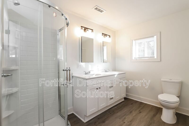 Building Photo - 235 S English St