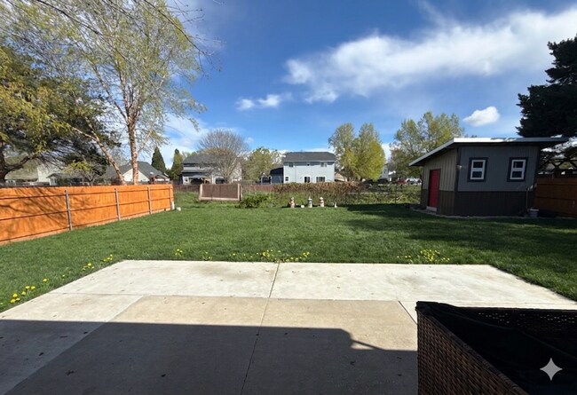 Building Photo - CHARMING & STRESS-FREE LIVING IN NORTHWEST MERIDIAN