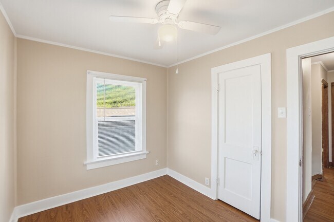 Building Photo - 1033 Forest Ave