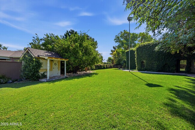Building Photo - 6112 E Mockingbird Ln