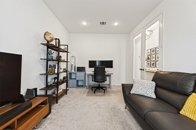 Building Photo - 2703 Tanager Trace