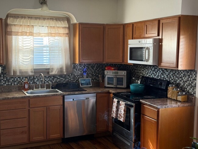 Building Photo - 1707 N Charles St