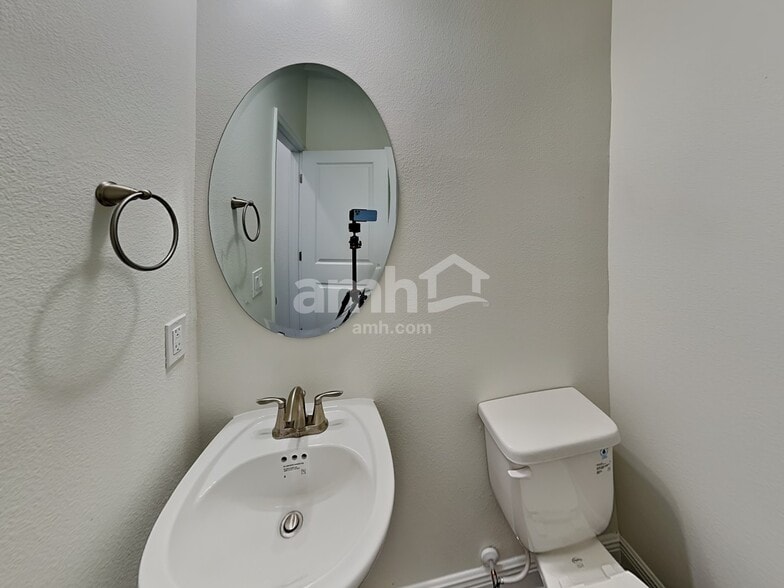Building Photo - 2812 Ponds Trl