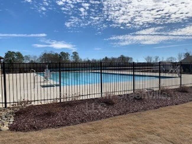 Building Photo - 938 Pineland Dr