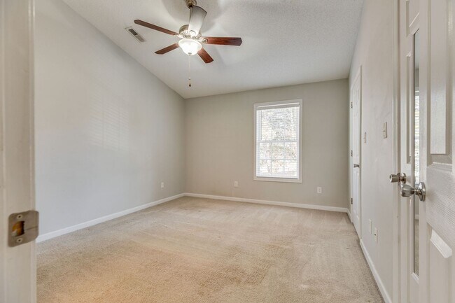 Building Photo - Now Available | 2 Bedroom 2.5 Bath | Bristol, TN