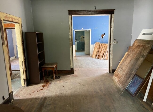 Building Photo - Investment Special! - $390 Month / $800 Down