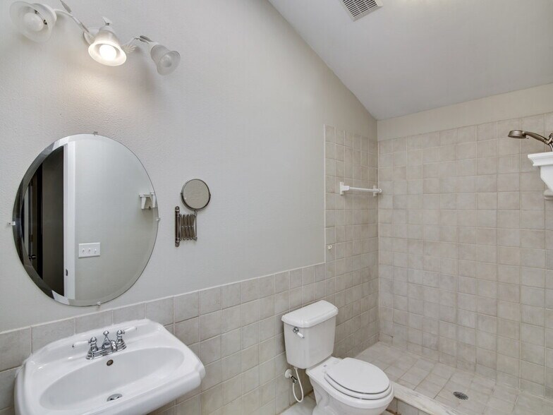 Building Photo - 1245 Crossfield Dr