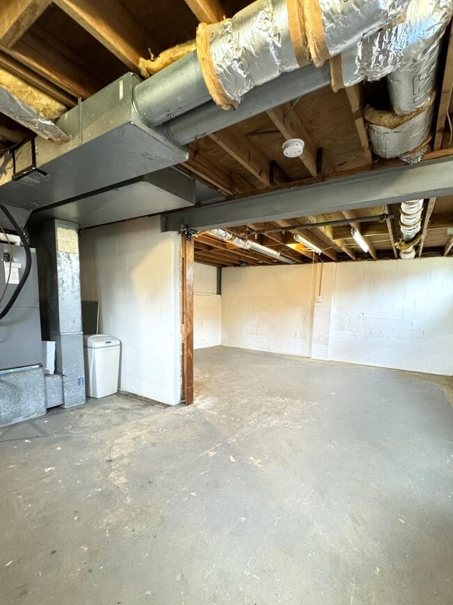 Building Photo - 5117 Bixford Ave