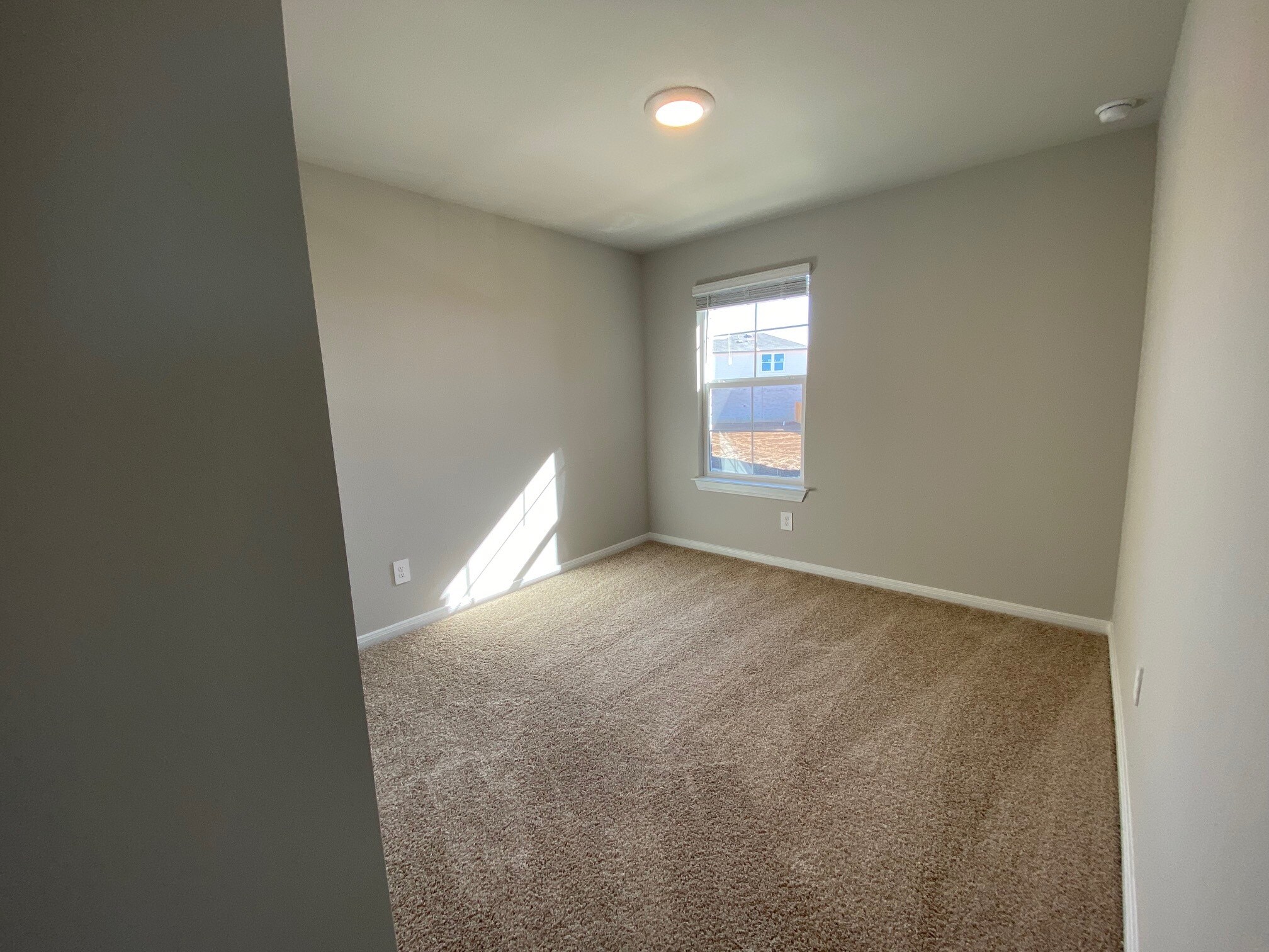 Building Photo - 154 Solitude Dr