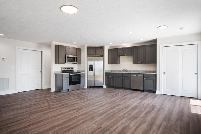 Building Photo - 445 Skylar Dr
