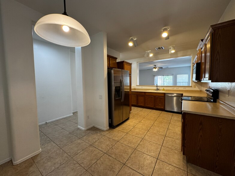 Building Photo - 5308 W Glass Ln