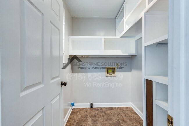 Building Photo - 1135 Wedgewood Dr