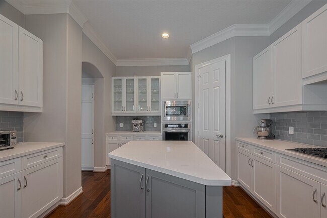 Building Photo - 4006 Lanark Ln