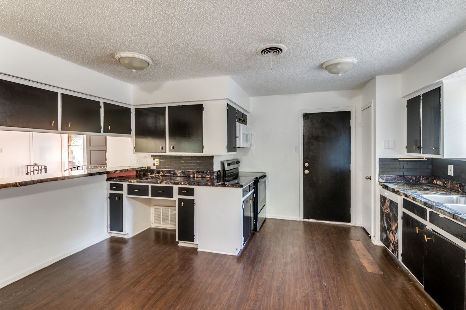 Building Photo - 2101 Bradford Dr