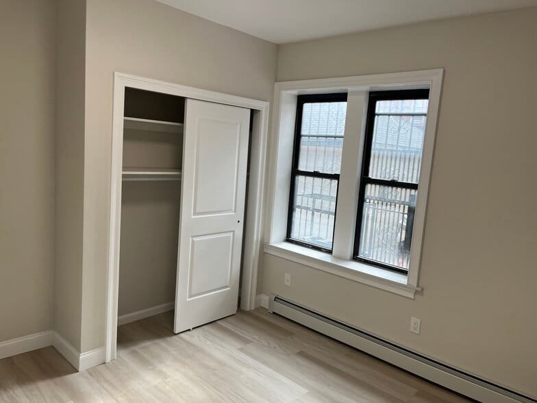 Building Photo - 4048 Hampton St