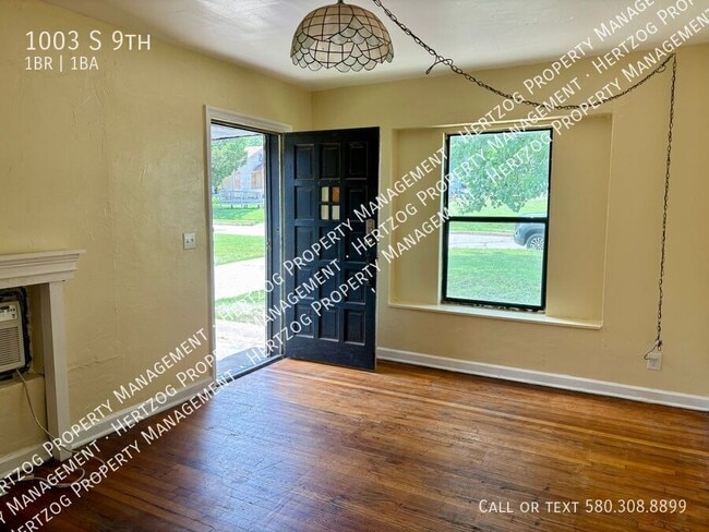 Building Photo - 1003 S 9th-
