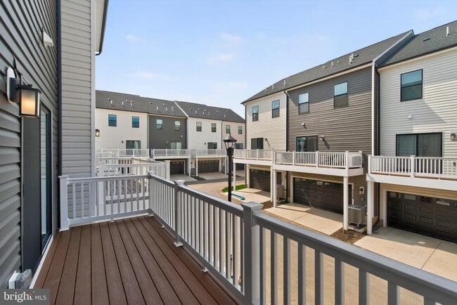 Building Photo - 5225 Manor Park Dr