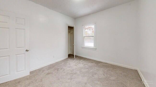 Building Photo - 3863 E 154th St