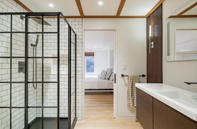 Building Photo - 89 Pantigo Rd