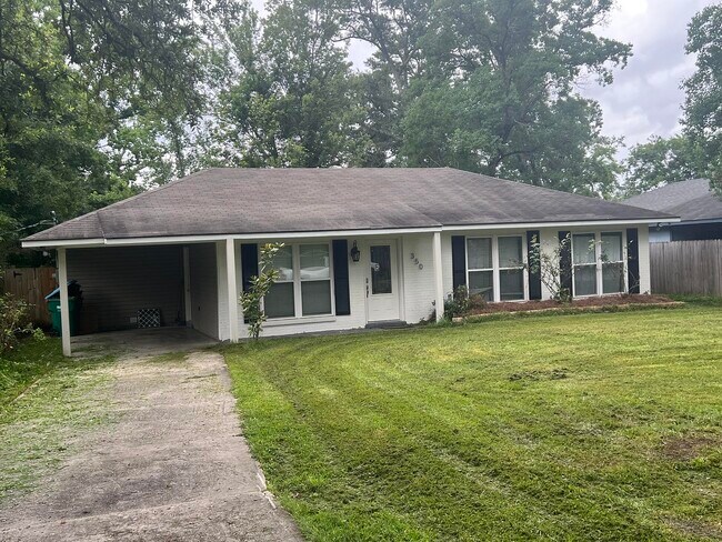 Building Photo - 350 E Pecan St