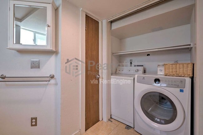 Building Photo - 462 E Haven Ave