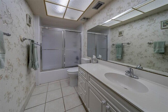 Building Photo - 4575 Cove Cir